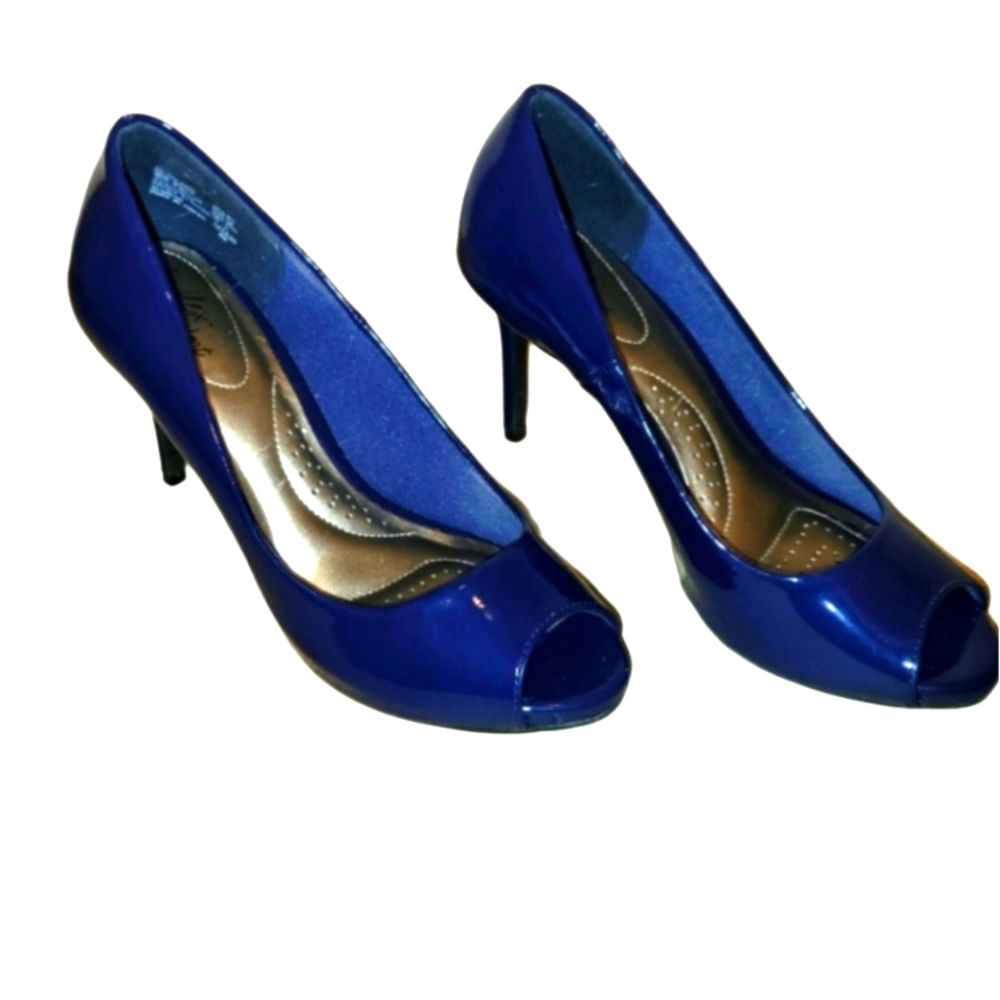 Navy Blue Heels 👠